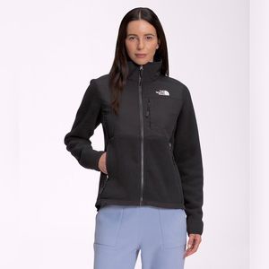 North Face Denali Jacket in Black. Size M.